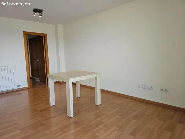 Alquiler Temporal Girona: Piso con Terraza y Parking