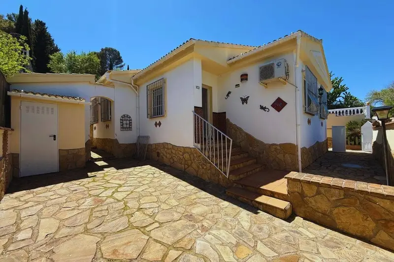 Chalet en Venta en Moclín Granada con Piscina