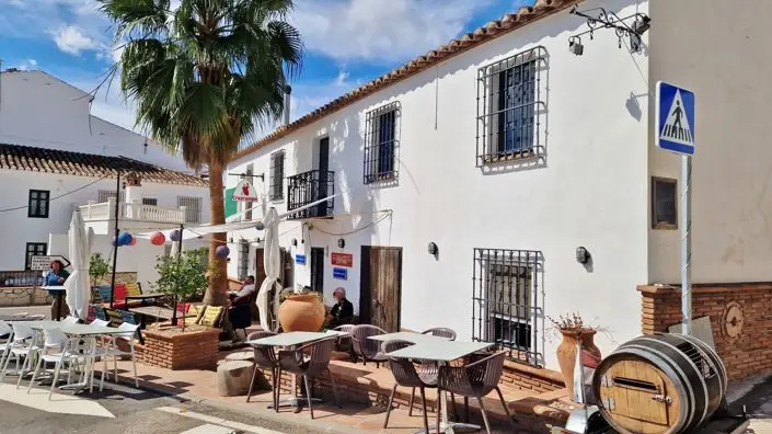 Casa Rural con Bar Restaurante y 2 Apartamentos en Los Ventorros