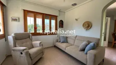 Chalet Independiente en Agullent con Piscina y Jardín