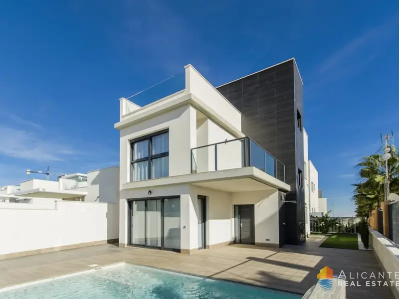 Villa en Venta San Miguel de Salinas con Piscina