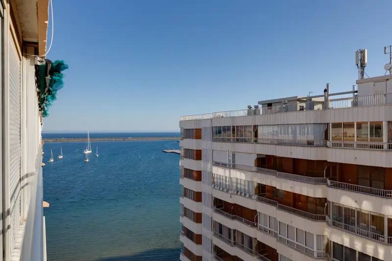 Atico en Torrevieja con Vistas al Mar 2 Dormitorios Reformado