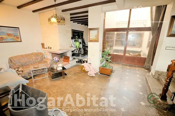 Casa amplia en Xirivella con 2 terrazas y balcón
