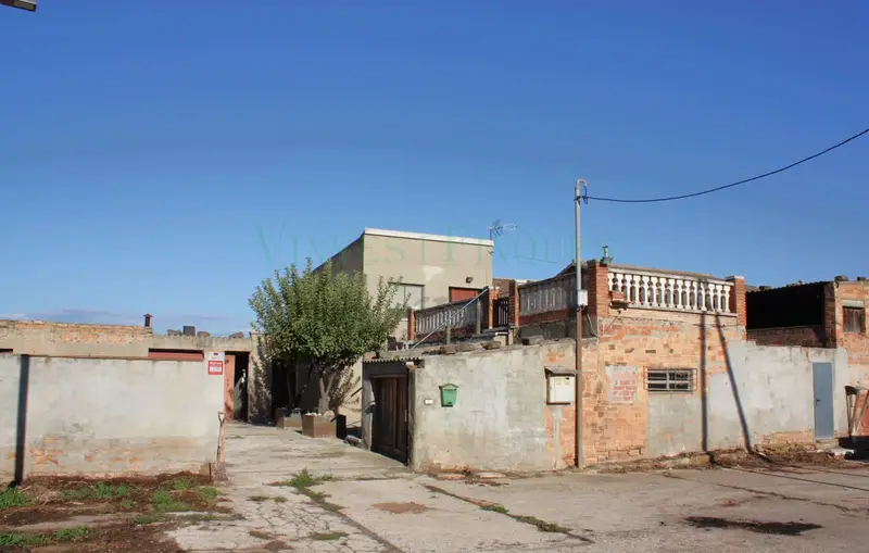 Casa Rural en Jorba Barcelona con Corrales Garajes y Terreno
