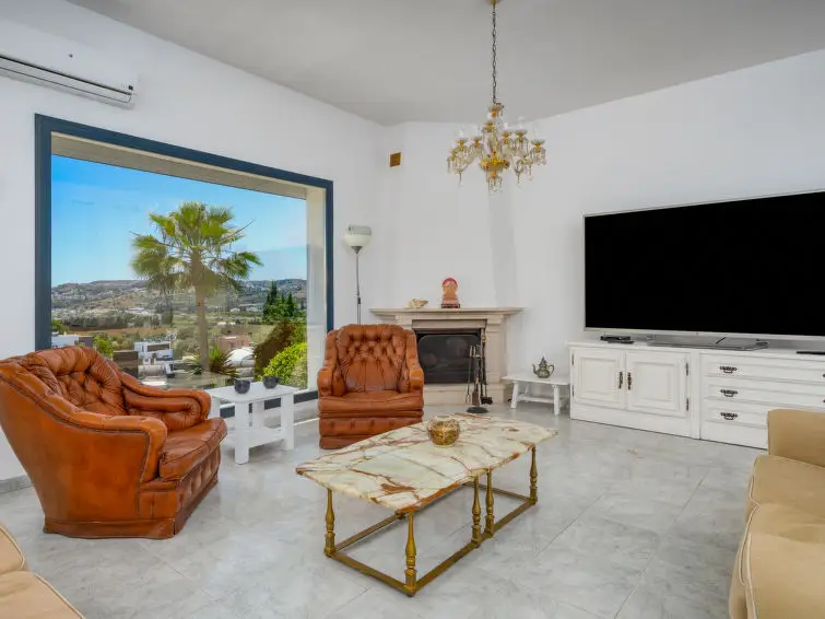Chalet de 4 Dormitorios con Piscina Privada en Fuengirola