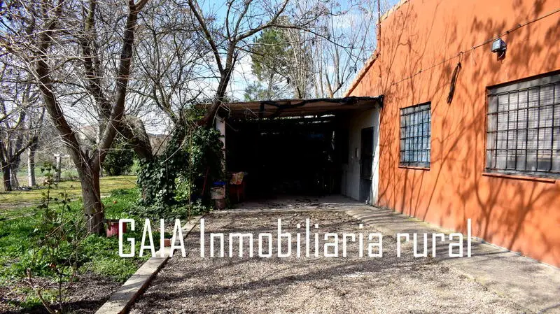 Casa de Campo en Caspe con Almacén y Terreno