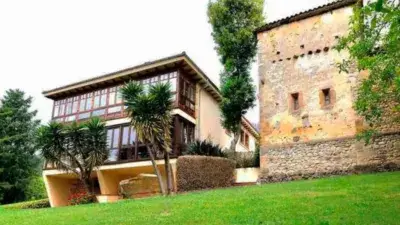 Finca de Lujo con Caballerizas cerca de Infiesto