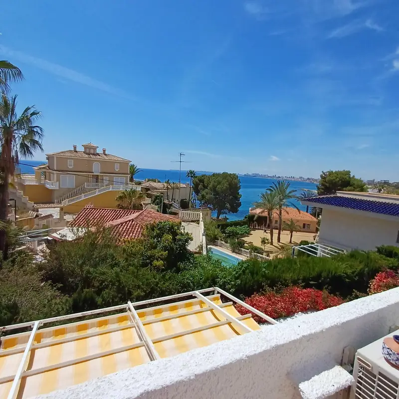 Chalet en Campello con Vistas al Mar - 5 Dormitorios y 3 Baños