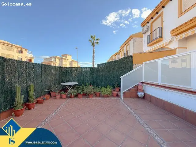 Chalet Pareado Con Ubicación Exclusiva Y Amplias Terrazas Con Vistas Frontales Al Mar+ 2 Garajes