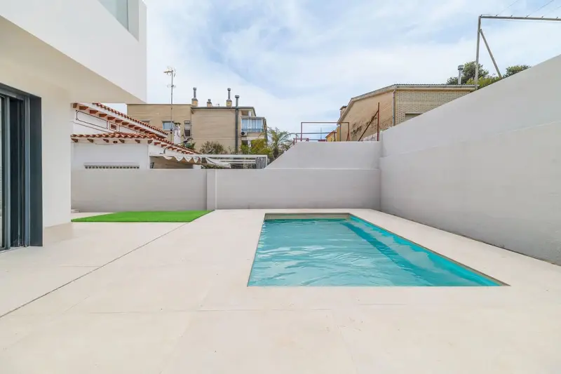 Casa Pareada en Castelldefels 3 Dormitorios Jardin Piscina