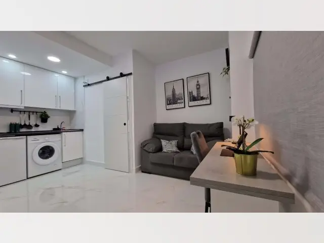 Estudio Renovado en Torremolinos con Licencia Turística
