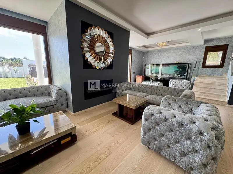 Villa de 6 Dormitorios en Alquiler a Largo Plazo San Pedro Alcántara