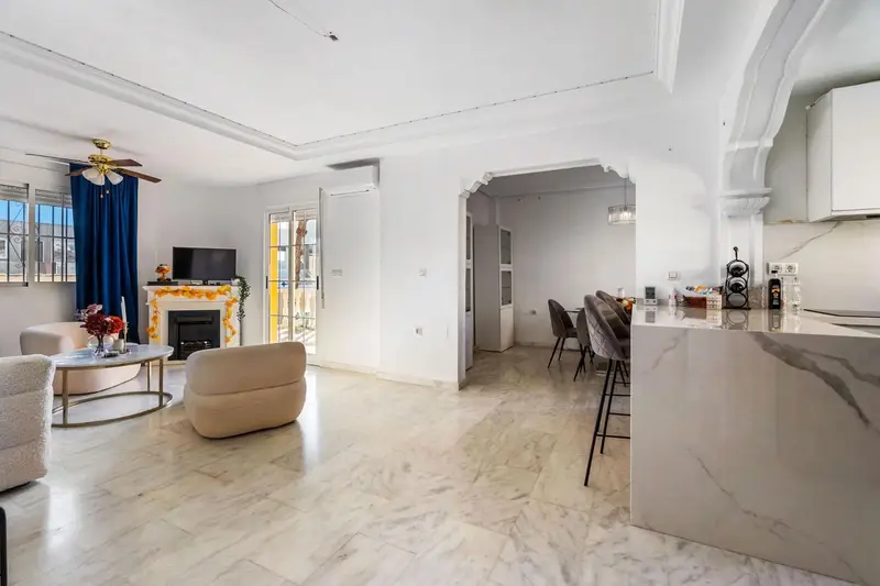 Chalet en Venta Filipinas Alicante con Piscina y Sótano