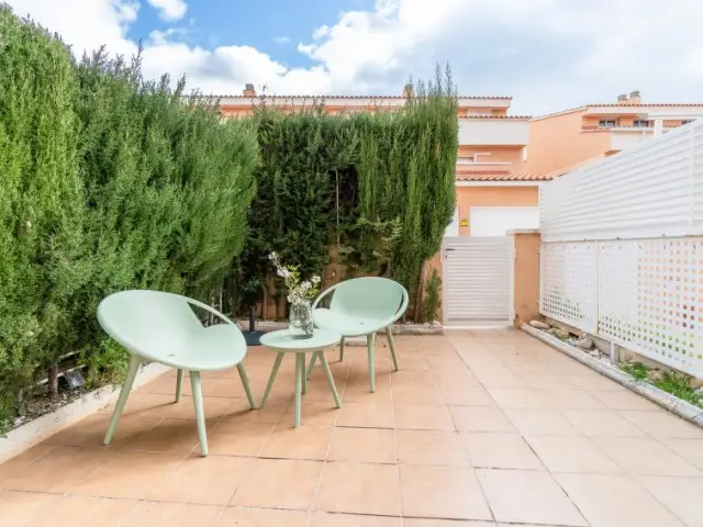 Casa-Villa de 4 Dormitorios alquiler Creixell, España