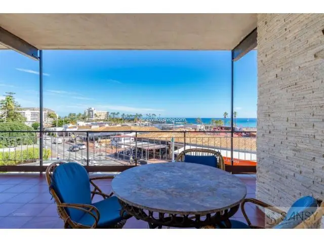 Apartamento en Jávea con Vistas al Mar y Piscina