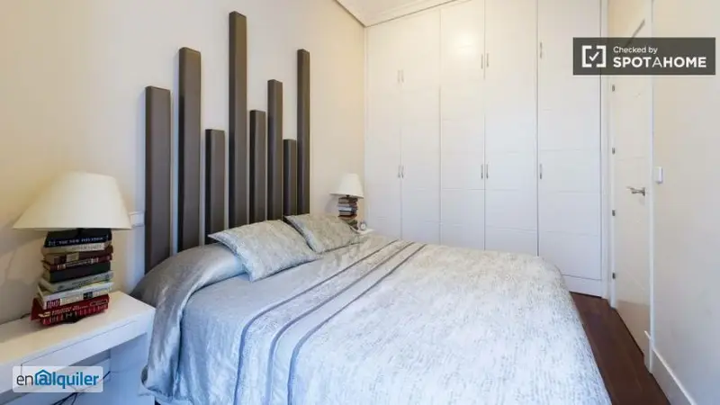 Apartamento de Lujo en Madrid Centro: 2 Dormitorios, Amueblado