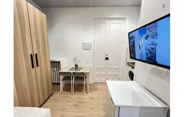 Estudio Moderno Amueblado en Madrid 3-24 Meses
