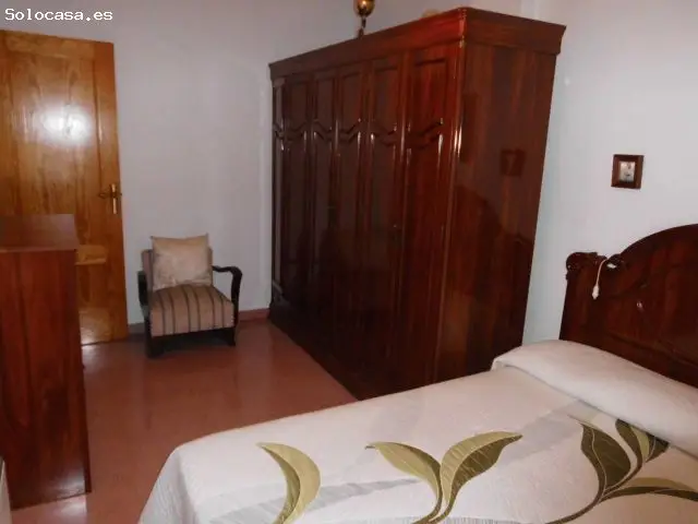 Piso Céntrico en Almansa con Patio y 3 Habitaciones