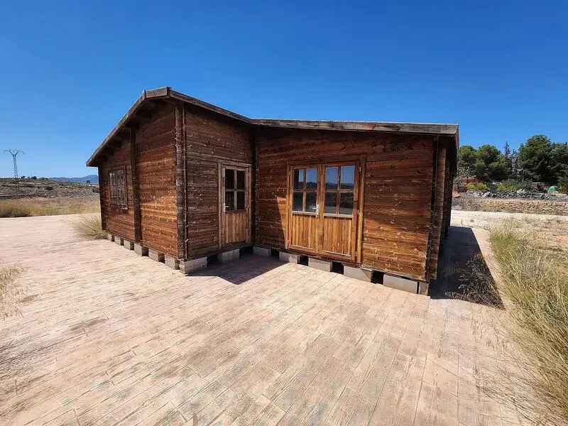 Cabaña en Terreno 27000m2 Pinoso Alicante