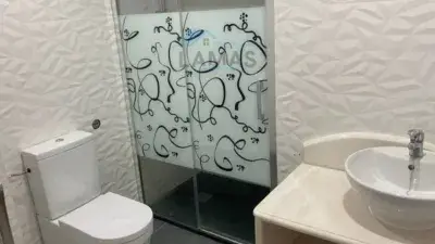 Piso Reformado con Patio en Venta