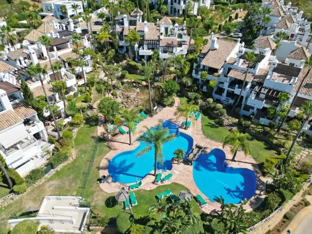 Adosado 4 Dormitorios Benahavis Lujo Piscina Garaje Vistas