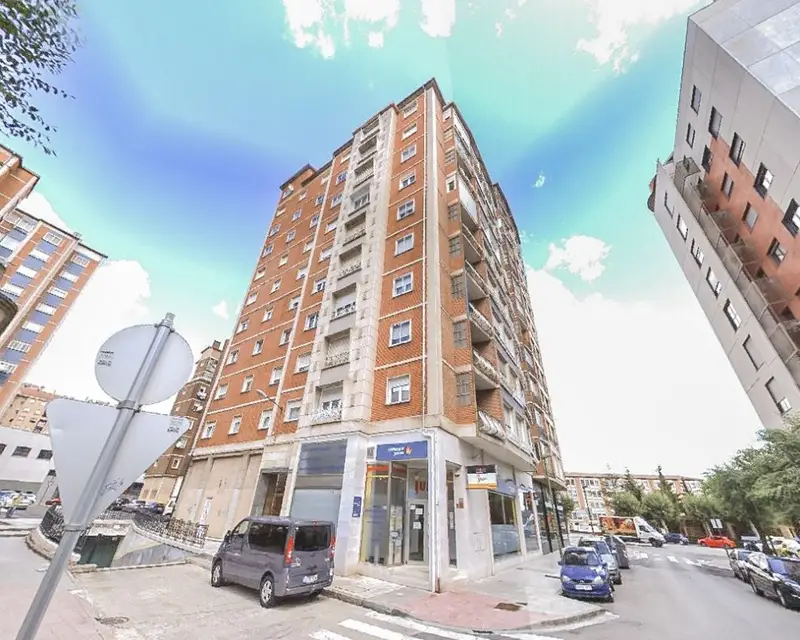 Local en Venta en Burgos 101m2 Calle Federico Martinez Varea