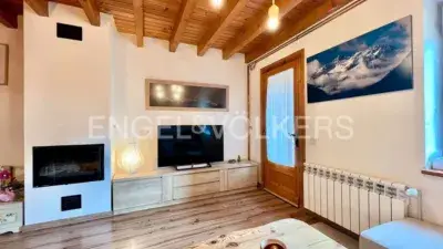 Casa Pareada en Mont con Vistas Excepcionales