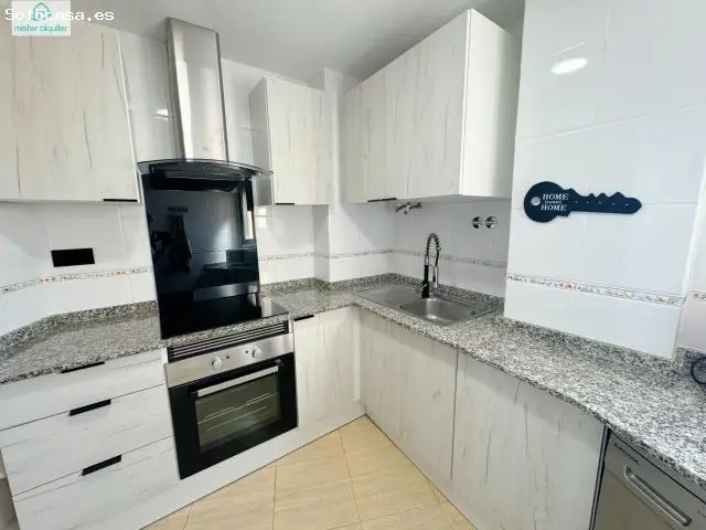 A Tan Solo 150 Metros De La Playa, Ideal Para Turismo Termal, Desplazados