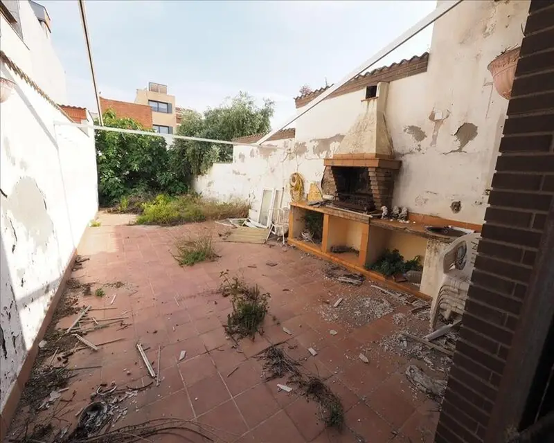 Casa Unifamiliar 659m2 4 habitaciones 3 banos Terrassa