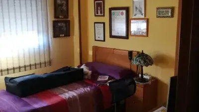 Casa en Venta Navatejera: 5 Dormitorios, 4 Baños, Jardín, Garaje y Ascensor