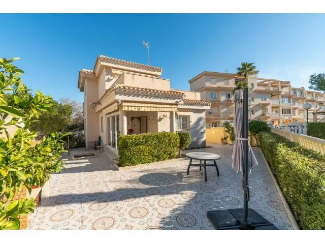 Villa Independiente 4 Dormitorios Sotano Garaje Piscina Playa Flamenca