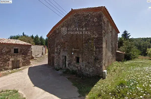 Masia Rustica en Sant Marti Sacalm con 13 hectareas
