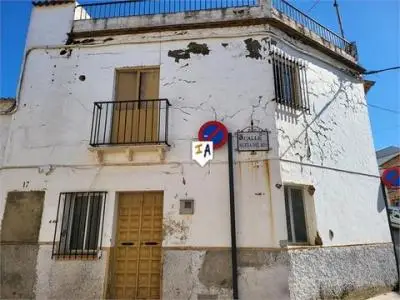 Casa para reformar en Casariche con terraza