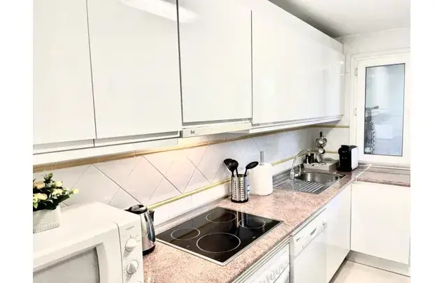 Apartamento en Cabopino con Vistas al Mar 2 Dormitorios
