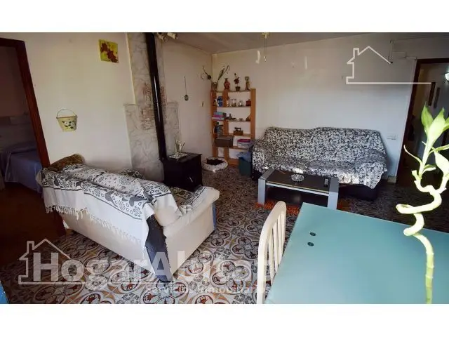 Amplia Casa Familiar Cerca del Centro con Terraza y Trastero