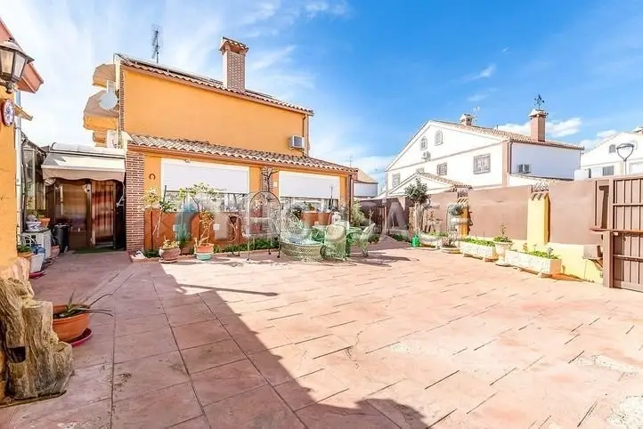 Casa en Venta Magan Toledo 208m2 6 Dormitorios 3 Banos