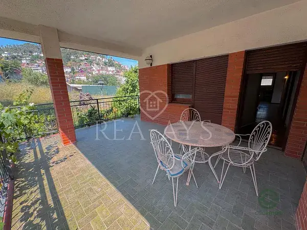 Casa Vallirana con Piscina y Jardin Dos Viviendas
