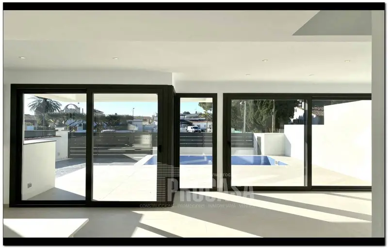 Chalet en venta Empuriabrava 3 dormitorios piscina parking