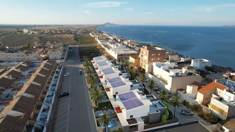 Chalet en Venta Los Nietos: Villas de Lujo con Piscina Privada