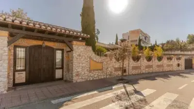 Casa en Altos de la Zubia con Jardin y Garaje