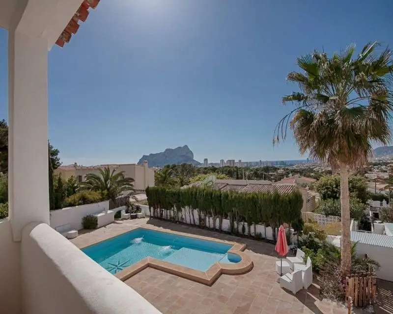 Villa con Piscina en Pueblo Calpe