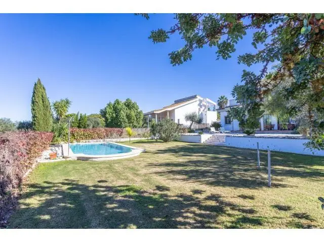 Casa unifamiliar en venta Aznalcazar 4 habitaciones piscina jardin