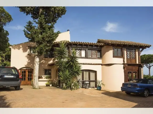 Casa-Villa de 5 Dormitorios en venta Cabopino, España