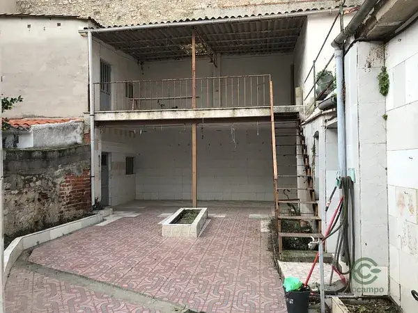 Casa con Chimenea y Bodega en Trujillo