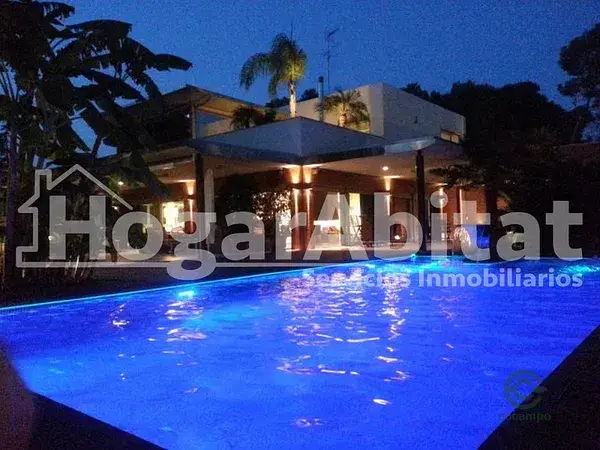 Chalet de Lujo en L Eliana 3 Alturas Jardin Piscina Garaje
