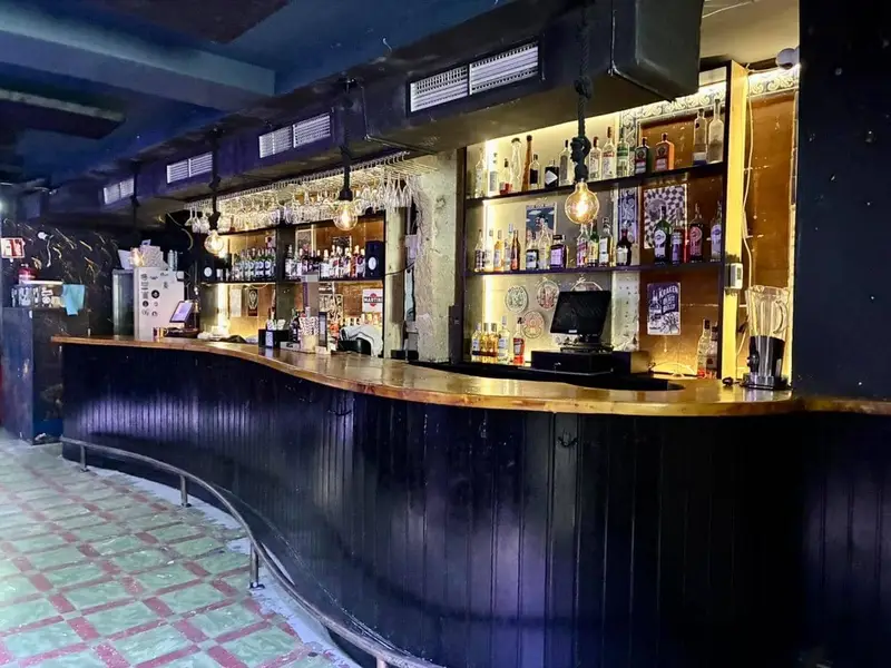 Traspaso Bar Palma de Mallorca - Negocio Equipado en Zona de Moda