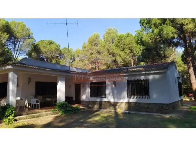 Parcela con Casa Piscina en Los Pinares del Jucar Albacete
