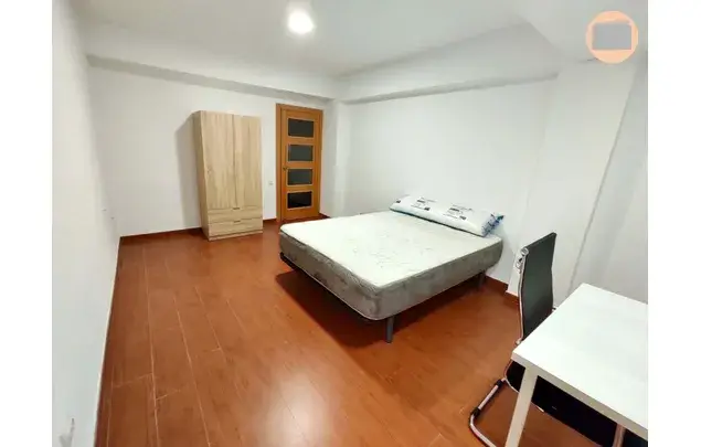 Habitacion 105m2 Castellon de la Plana Estancia Media Larga