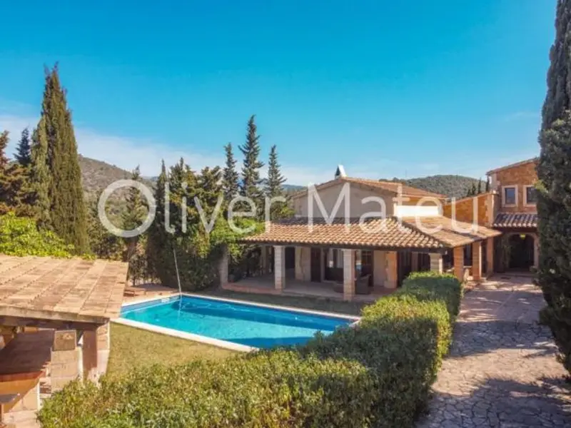 Chalet en Mallorca con Piscina y Pista de Tenis