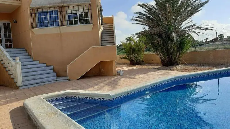 Villa de Lujo con Embarcadero Privado en La Manga